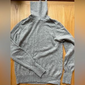 Everlane cashmere turtleneck sweater